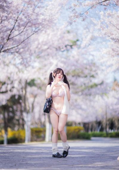 年轻的小婊在线观看_超清免费高清观看