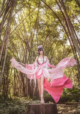 丝袜娇妻调教俱乐部_4K手机在线看