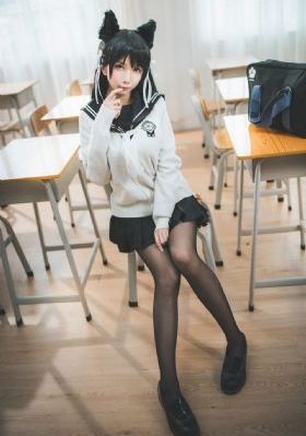 摸进女同桌的小内裤狂摸里_720高清电影在线